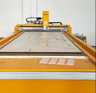 Máquina cortadora y ranuradora automática para fabricación de accesorios de conductos preaislados Ventech